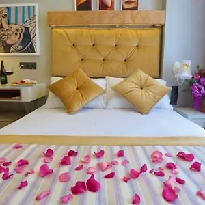 https://just-inn-hotel.istanbul-turkeyhotels.com