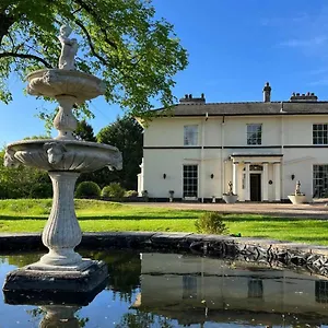 Highfield Hall Отель