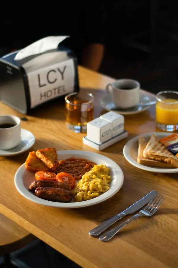 ***  London City Airport Hotel בריטניה